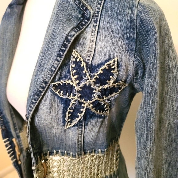 🥳hp🥳CREST WASHED OUT UNIQUE BLUE JEAN JACKET - Picture 2 of 13